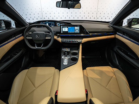Changan UNI-V LX 1.5 AMT White 1
